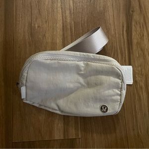 Lululemon Everywhere Belt Bag NWT White Opal